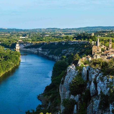 Appartement Neuf Avec Spa Saint-Martin-dʼArdèche エクステリア 写真